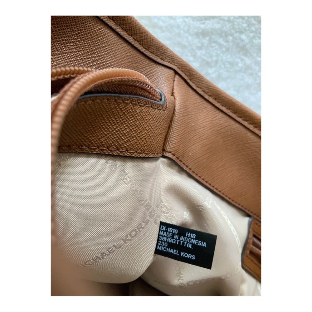 Authentic Michael Kors Jetset Multi Function Tote… - image 8